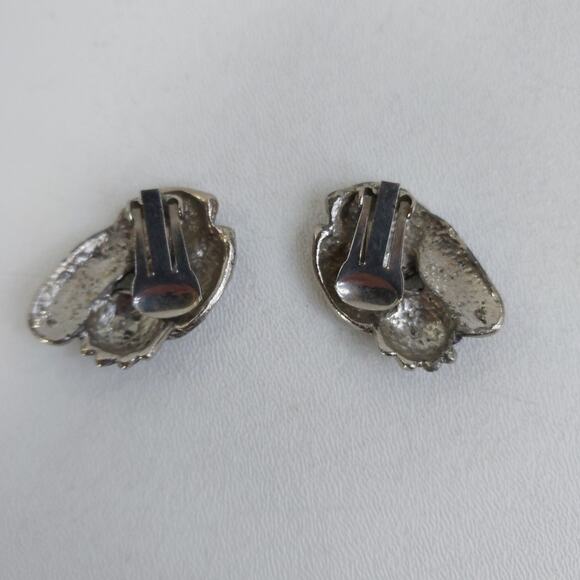 Vintage Silvertone Seashells Wings Shaped Clip on Earrings - Picture 4 of 6
